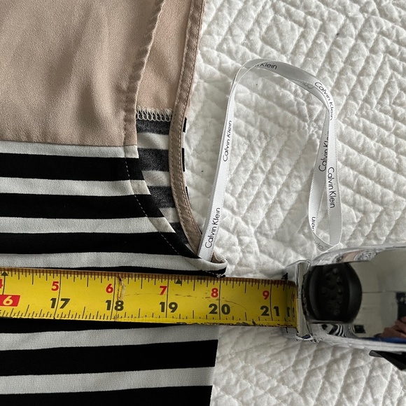 Calvin Klein Top - Picture 6 of 9